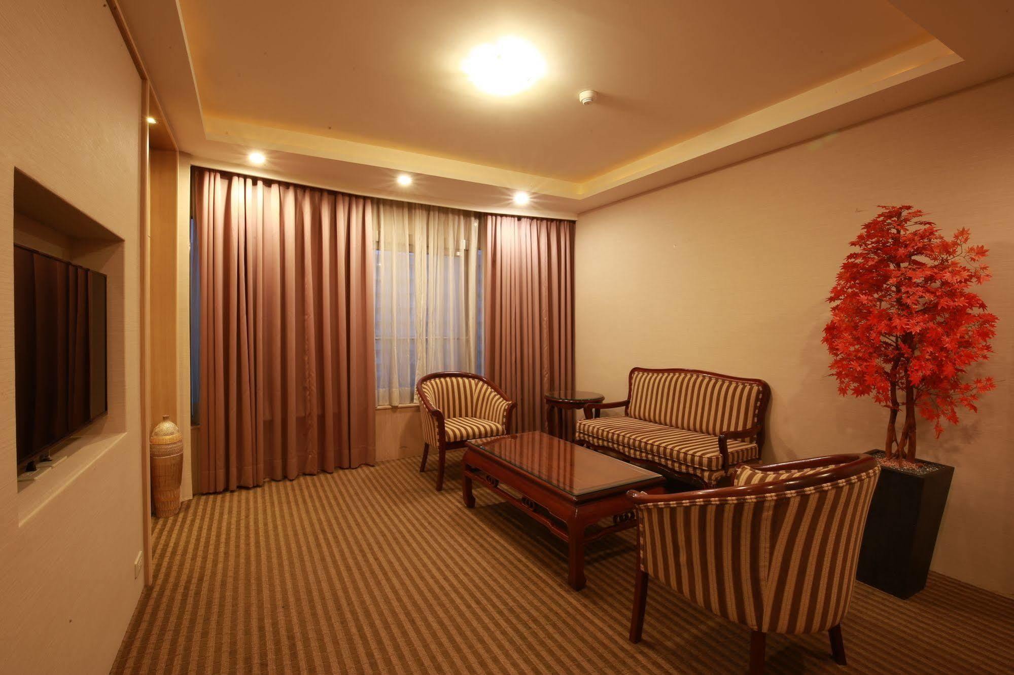 Highness Hotel Guishan Exterior foto